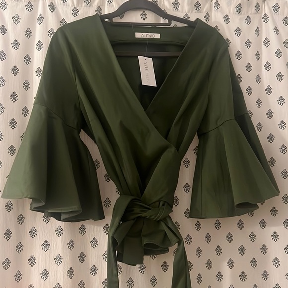 Alexis Tops - Alexis Kiera Poplin Wrap Top. Olive/Army. Size Large. Intermix